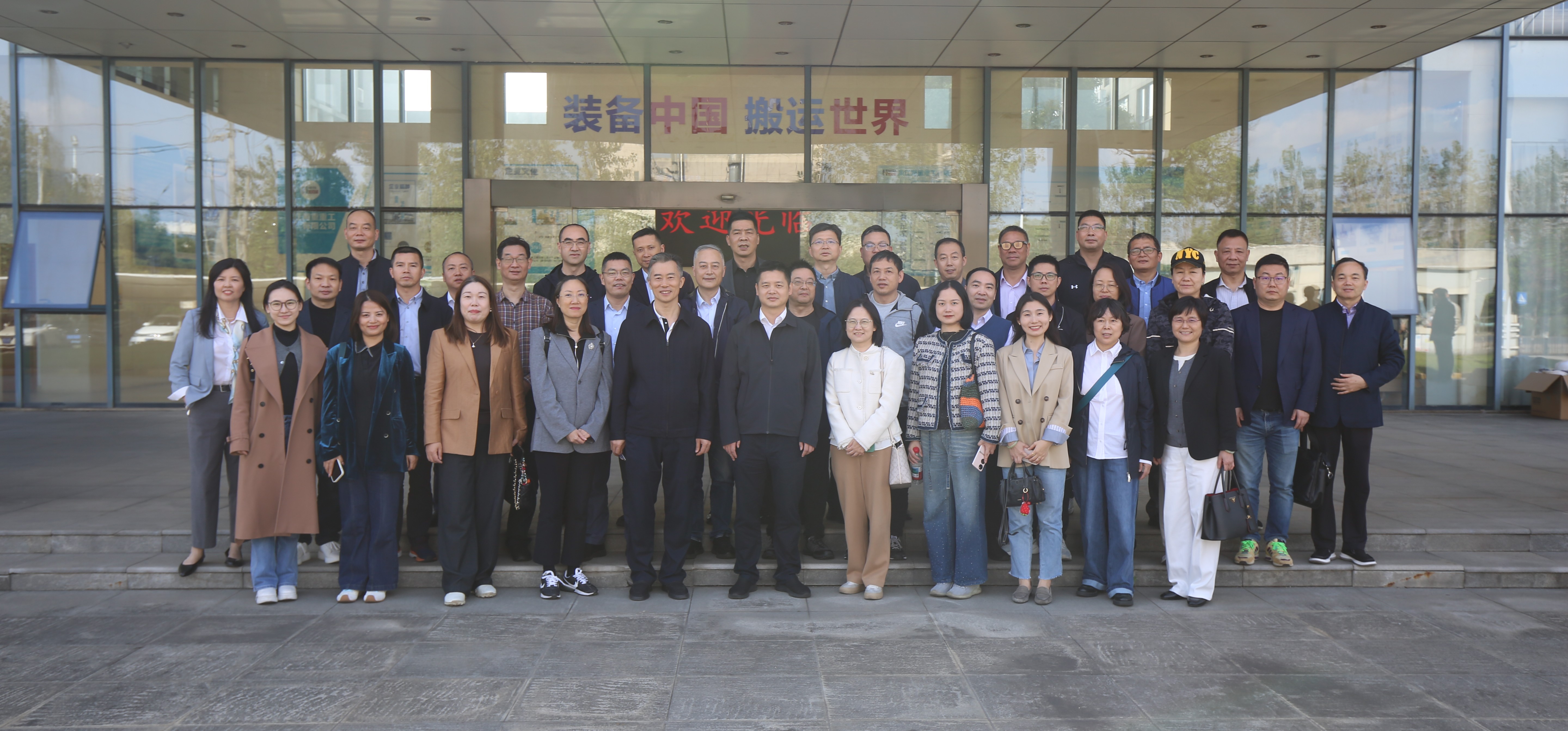 2025年高新匯暨江北商會(huì)企業(yè)家赴華新機(jī)電參觀(guān)交流